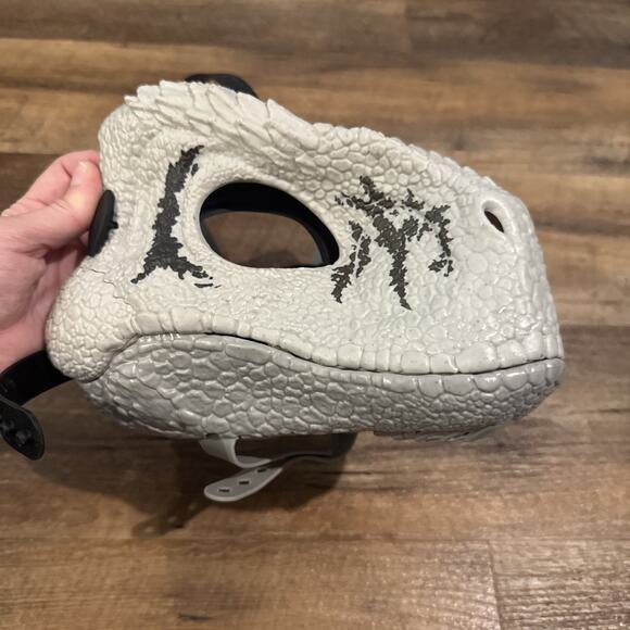 Jurassic World Chaos Theory Atrociraptor Dinosaur Mask W/ Sound Moving Jaw 2024 - Picture 2 of 6